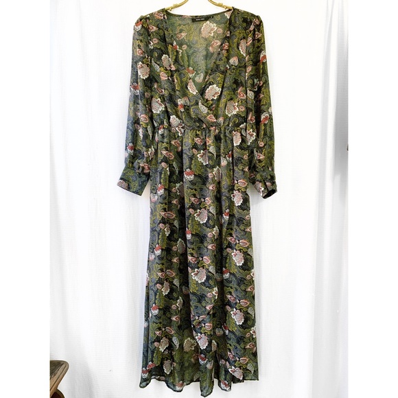 Flowy long sleeved floral maxi dress - Picture 2 of 4